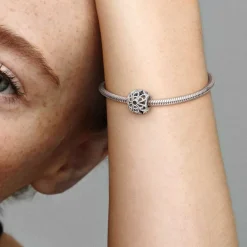 Pandora Charm Moments Fleur Ajouré Perlé | Femme Charms