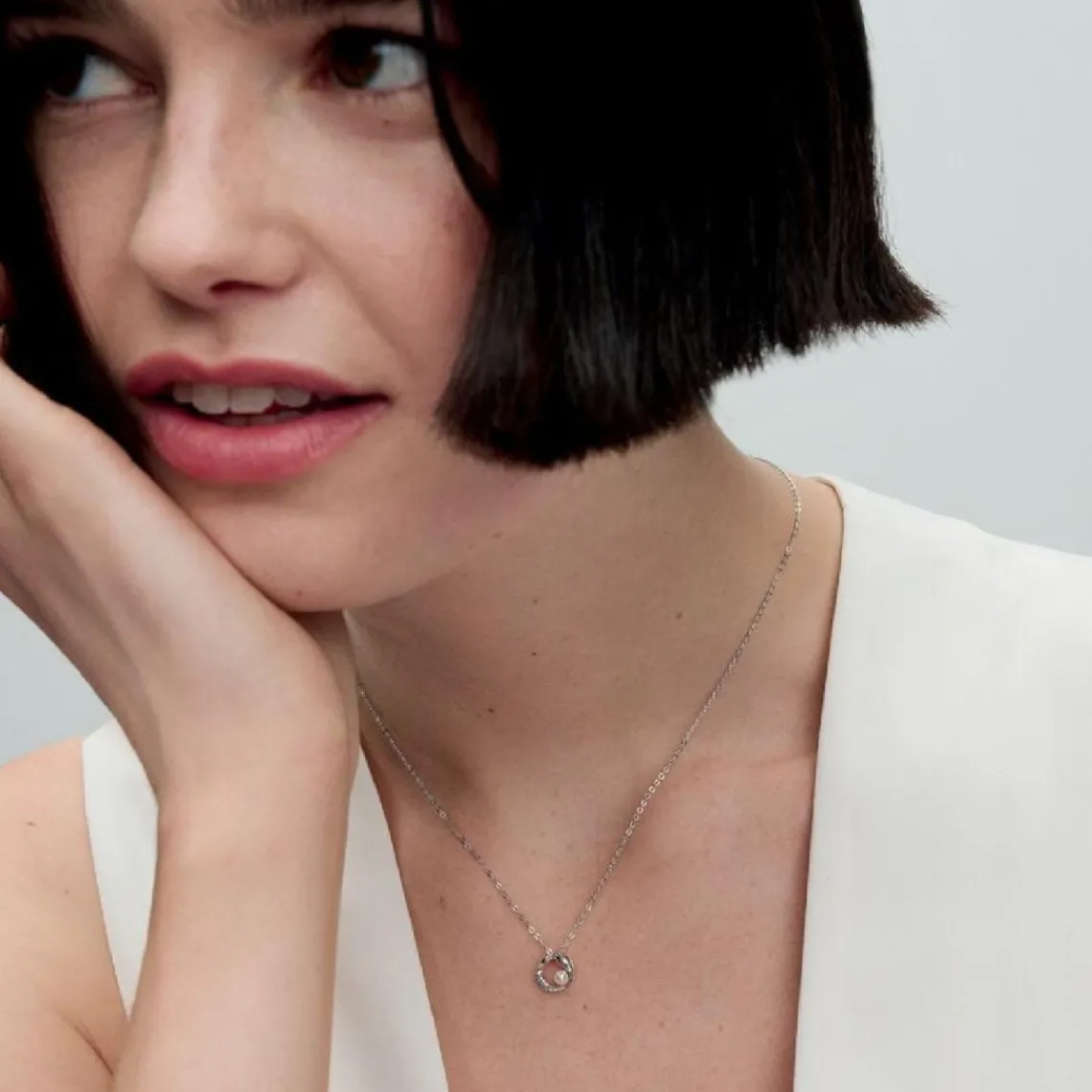 Pandora Collier en argent sterling avec perle d'eau douce de culture traitée blanche et zircon cubique transparent | Femme Collier Et Pendentif