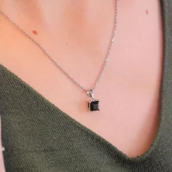 MYC-Paris Pendentif Simple Square Argenté et Noir | Femme Collier Et Pendentif